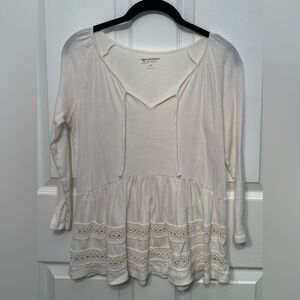 Arizona Jean Co Off White Eyelet Peplum 3/4 Sleeve Scoop / V-Neck Top